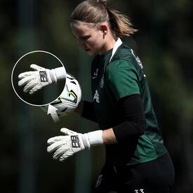 Pełen focus na grze🔥 O sprzęt my chętnie zadbamy🧤 Sprawdź ofertę na📲REDBOX.pl

📸fot. @sportingcpfutebolfeminino 

#rbsport #redbox #goalkeeper #rękawicebramkarskie #redbox