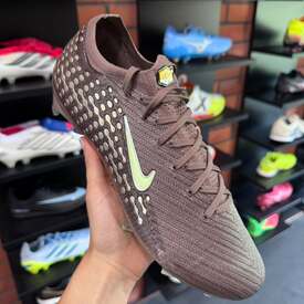 Korki Nike Mercurial Zoom Vapor 16 Elite prezentują się naprawdę mocno💪 I są jeszcze dostępne u nas📲REDBOX.pl

#nike #nikefootball #kylianmbappe #footballboots #redbox