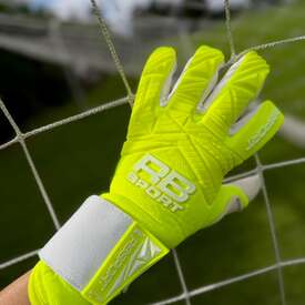 Postaw na mocny akcent🔥 Odważny kolor rękawic bramkarskich Giallo⚡️Do sprawdzenia tutaj📲REDBOX.pl

#rbsport #goalkeeper #goalkeepergloves #sprzęrbramkaraki #redbox