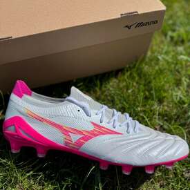 Szybkość i czucie piłki na najwyższym poziomie🔝 Profesjonalne korki Morelia Neo IV Beta Elite💖 Te i inne modele Mizuno znajdziesz na📲REDBOX.pl

#mizuno #mizunofootball #footballboots #redbox
