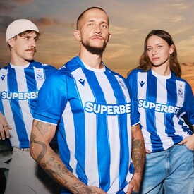 Niebiesko-białe barwy🔵⚪️ Dopinguj Lecha w oficjalnej, domowej koszulce🏟️ Zajrzyj do zakładki Strefa Kibica👏

#macron #macronfootball #lechpoznań #redbox