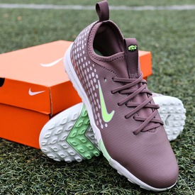 Jeszcze jedne buty z kolekcji Nike inspirowanej Kylianem Mbappé💪 Turfy Mercurial Vapor 16 Academy👟 Cała seria dostępna na📲REDBOX.pl

#nike #nikefootball #mercurial #kylianmbappè #turfy #redbox