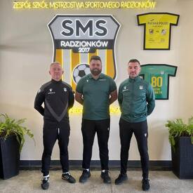 Współpraca z @smsradzionkow oficjalnie zawarta🤝 Witamy w drużynie!⚽️

#macron #macronfootball #współpraca #sprzętsportowy #redbox