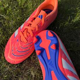 Postaw na korki w wyrazistych kolorach⚡️ Buty Adidasa w naszej ofercie📲REDBOX.pl 

#adidas #adidasfootball #footballboots #redbox