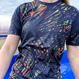 Jeden z najnowszych wzorów Macron🤩 Tę wersję koszulki Totem i inne ciekawe modele kupisz na📲REDBOX.pl

#macron #macronfootball #sportsstyle #redbox