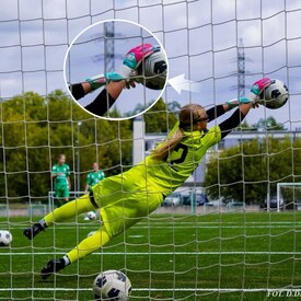 Już bronicie w najnowszych łapkach🧤 Odkryj świeże propozycje rękawic bramkarskich🆕 Może model Menta?📲REDBOX.pl

📸fot. @fot_drzewiecka 

#rbsport #goalkeeper #goalkeepergloves #bramkarz #redbox