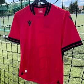 Kolejna ciekawa propozycja na koszulki klubowe🏟️ Macron Cerberus, w jednej z kilku wersji kolorystycznych📲REDBOX.pl

#macron #macronfootball #koszulkipiłkarskie #redbox