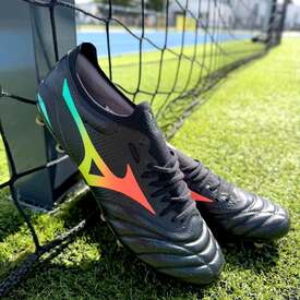 Były białe Mizuno Morelia Neo, pora na czarną wersję🖤 Naturalna skóra dla doskonałego czucia piłki📲REDBOX.pl

#mizuno #mizunofootball #footballboots #redbox