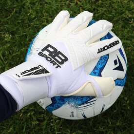 Grasz na pozycji bramkarza?🥅 To musisz poznać nasze rękawice🧤Jeden z bestsellerów - Bianco 2.0📲REDBOX.pl

#rbsport #goalkeeper #goalkeepergloves #bramkarz #redbox