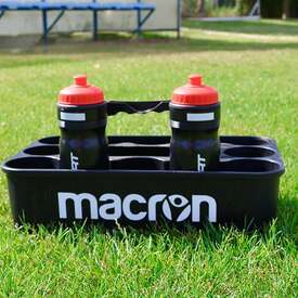 Pamiętaj o nawodnieniu w te upały🥵 Mamy praktyczne kosze, wygodne bidony💦 Wszelkie akcesoria treningowe kupisz u nas📲REDBOX.pl

#macron #rbsport #footballaccessories #sprzętsportowy #redbox