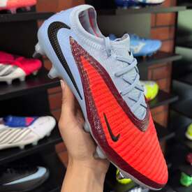 Złap ostatnie rozmiary⚽️ Ultrawygodne korki Nike Phantom 6 Low w kilku wersjach📲REDBOX.pl

#nike #nikefootball #footballboots #korkipiłkarskie #redbox
