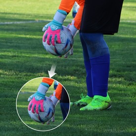 Chętnie wybieracie rękawice Menta🥅 Nic dziwnego, wystarczy spojrzeć na te kolory👀 Zapraszamy po profesjonalne rękawice meczowe🧤

#rbsport #goalkeeper #goalkeepergloves #bramkarz #rękawicebramkarskie #redbox