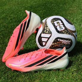 Model z kultowej serii F50 zaprojektowany z myślą o maksymalnej lekkości oraz pewnym kontakcie z piłką💪 Różowe Adidas F50 Hyperfast League📲REDBOX.pl

#adidas #adidasfootball #f50 #footballboots #redbox