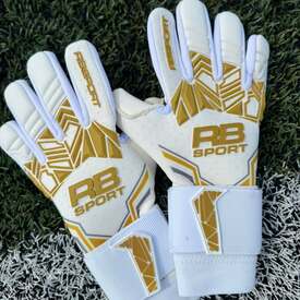 Wczoraj Złota Piłka, a dziś rękawice🌟 Który wzór fajniejszy? X1 2.0 czy Gold Aqua Hybrid?🤔

#rbsport #goalkeeper #bramkarz #rękawice #redbox