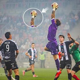 Pięknie uchwycone🤩 Rękawice bramkarskie X1 w najnowszej wersji 2.0🆕📲REDBOX.pl

📸fot. @adrianmaras 

#rbsport #goalkeeper #bramkarz #rękawicebramkarskie #redbox