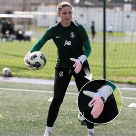 Rękawice Brave w wersji 2.0 robią robotę🔥 Przekonaj się o tym📲REDBOX.pl

📸fot. @sportingcpfutebolfeminino 

#rbsport #goalkeeper #goalkeepergloves #rękawicebramkarskie #redbox