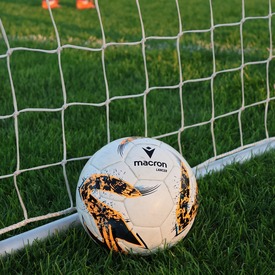 Piłkę Macron Lancer i inne wytrzymałe propozycje tej marki znajdziesz w naszym sklepie⚽📲REDBOX.pl

#macron #macronfootball #sprzętpiłkarski #redbox