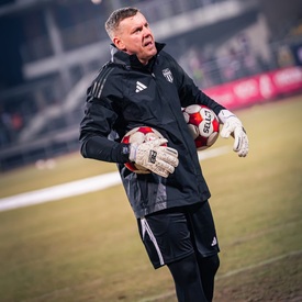 🧤 TRENER DANIEL IWANOWSKI

Grono osób, które stawiają na rękawice RBSPORT, powiększa się o Daniela Iwanowskiego, trenera bramkarzy Pogoni Grodzisk Mazowiecki.

Daniel, witamy na pokładzie i dziękujemy za zaufanie! 🔥⚽