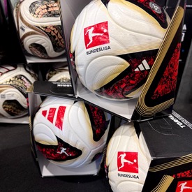 Profesjonalna piłka meczowa inspirowana Bundesligą🏟 Kolejna mocna propozycja od Adidasa📲REDBOX.pl

#adidas #adidasfootball #bundesliga #sprzętpiłkarski #redbox