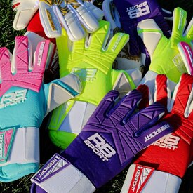U nas kolorowo!🌈 Bo oprócz jakości, solidnego wykonania i przemyślanych rozwiązań liczy się też ciekawy design🧤 Profesjonalne rękawice bramkarskie kupisz na📲REDBOX.pl

#rbsport #goalkeeper #goalkeepergloves #rękawicebramkarskie #redbox