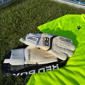 Chcesz mieć zestaw idealny?👌 Do sprzętu Macron dodaj nasze rękawice📲REDBOX.pl

#macron #macronfootball #rbsport #goalkeeper #bramkarz #redbox