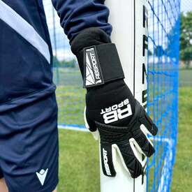 Sprzęt od Macron, rękawice RBSPORT czyli zgrany duet⚽️🧤 Bramkarzu, skompletuj swój zestaw na📲REDBOX.pl

#macron #macronfootball #rbsport #goalkeeper #redbox