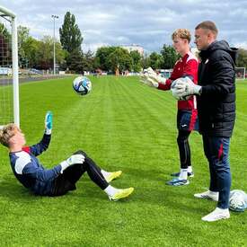 Trenuj w najlepszym sprzęcie💪 Rękawice Aqua i Classic🧤 Sprawdź te modele na📲REDBOX.pl

#rbsport #goalkeeper #goalkeepergloves #rękawicebramkarskie #redbox