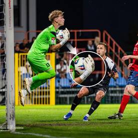 Uchwycone w powietrzu🧤📸 Rękawice Classic w najnowszej wersji 3.0📲REDBOX.pl

📸fot. @adrianmaras 

#rbsport #bramkarz #rękawicebramkarskie #goalkeeper #redbox