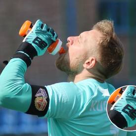 Idealne dopasowanie z kolorem stroju👌 Model Flux🧤 Dostępny na📲REDBOX.pl

📸fot. lokalnapilka.pl

#rbsport #goalkeeper #goalkeepergloves #rękawicebramkarskie #redbox