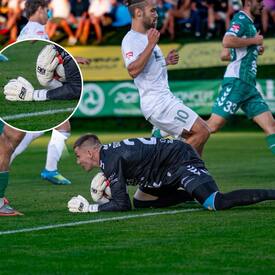 Dla jeszcze większej pewności chwytu🧤 Klasyk wśród naszych modeli rękawic bramkarskich⚽️ W najnowszej wersji📲REDBOX.pl

📸fot. @lechiazielonagora 

#rbsport #goalkeepergloves #goalkeeper #bramkarz #redbox