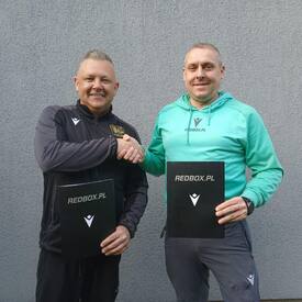 Gramy razem!⚽️ Rozpoczynamy współpracę z GLKS ROX BUD Dobrcz Wudzyn oraz Akademia Młodego Piłkarza AP Wudzyn🤝

#macron #macronfootball #współpraca #sprzętsportowy #redbox